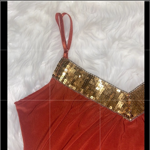 Woman’s Top - Picture 3 of 3